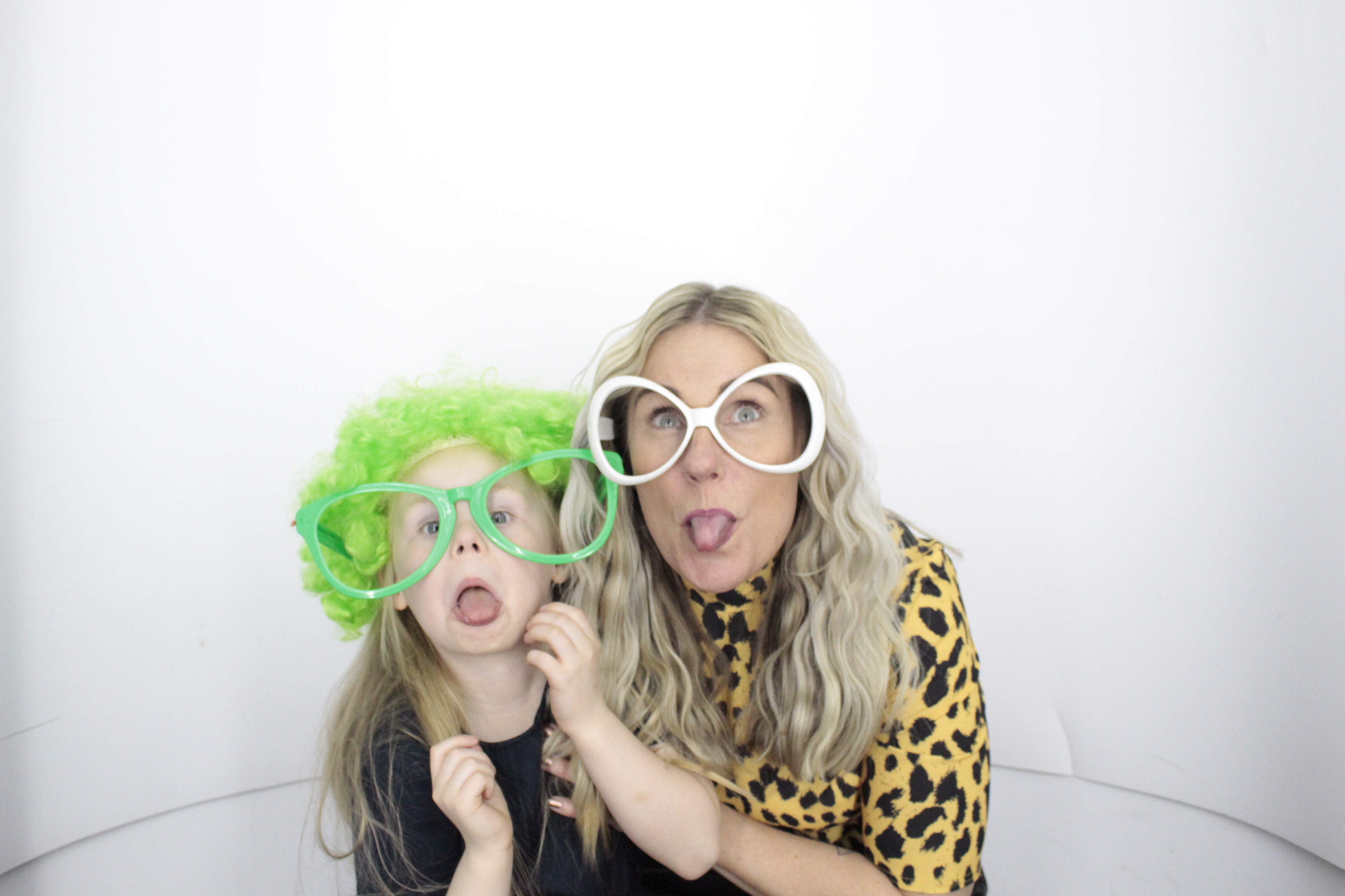 Mandy's 60th  Birthday Party | View more photos from the event at gallery.myphotoboothexperience.co.uk/u/MyPhotoBoothExperienceLtd/Mandys-60th-Birthday-Party